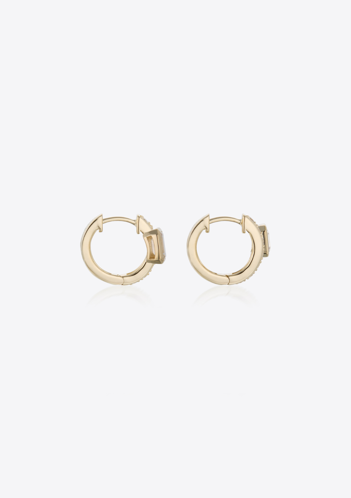 OFF-CENTRED DIAMOND HUGGIES